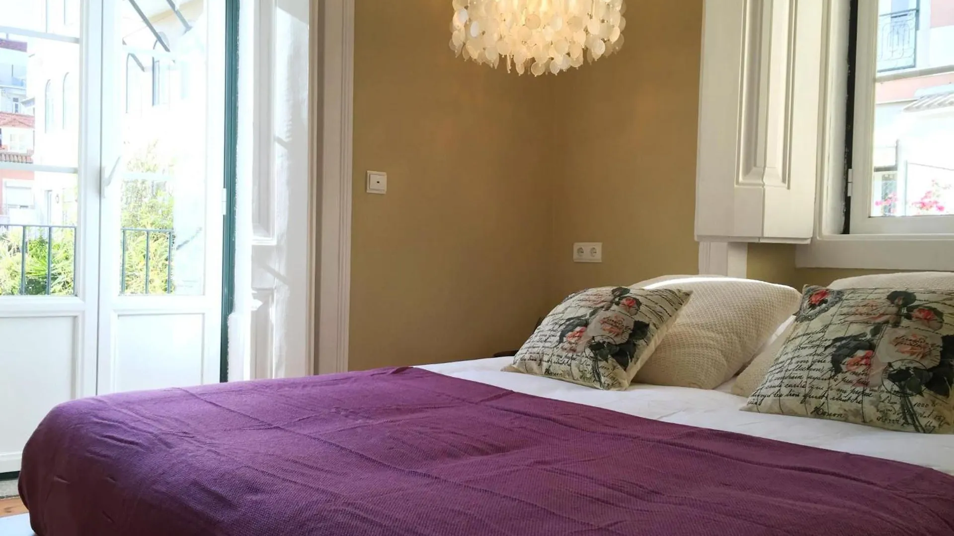 Sm2 Romantic Home By The Gardens Pr Real & Bairro Alto Lisbon 0*,  Portugal